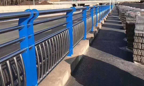 複合管護欄